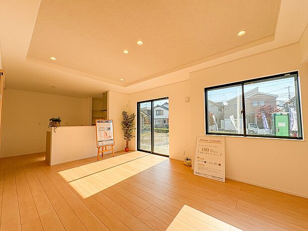 C号棟【LDK15.5帖】シンプルなデザインの家は風情がある。住む人のこだわりを感じる。外観も内装もいたってシンプル。居心地がよく、家事や趣味、子育てなどにも集中できる。家も人間も熟成するほ…