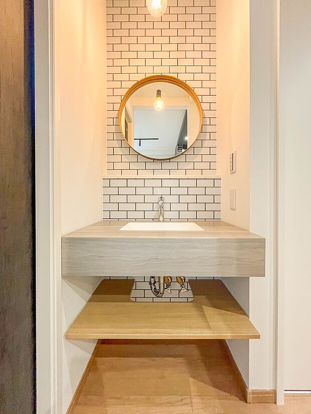 【セカンド洗面台】リビング横のセカンド洗面台。お手洗い横に設置。