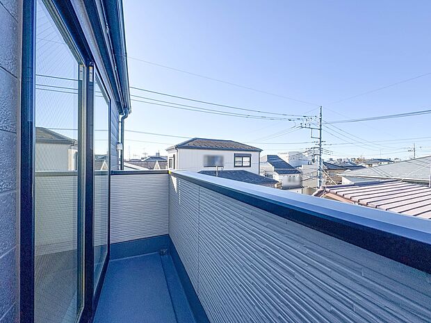 【バルコニー】 バルコニーから差し込む陽光・通風は、住環境・快適性と共に有り続ける貴重な「財産」です。