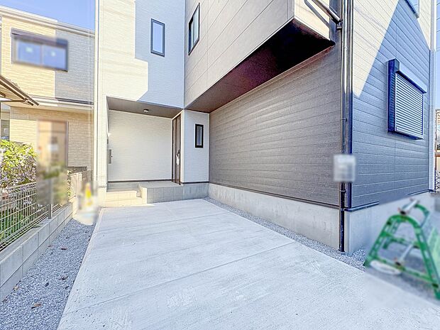 【駐車場】毎日の生活にマイカーが必須という方は、購入を検討する際、駐車場があることは大事な条件です。毎日の通勤や家族の送迎、買い物やお出かけなどクルマのある暮らしを満喫したい方は要チェック。…