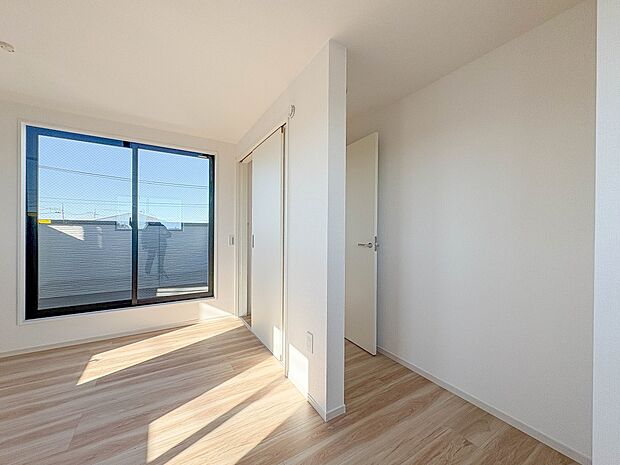 【間仕切り対応可能】ご家族構成に併せて間仕切りを入れると2部屋として使用できます。