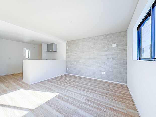 【LDK16.2帖+南向きバルコニー】リビングで遊ぶ子供の様子を見ながら料理ができるので安心です。