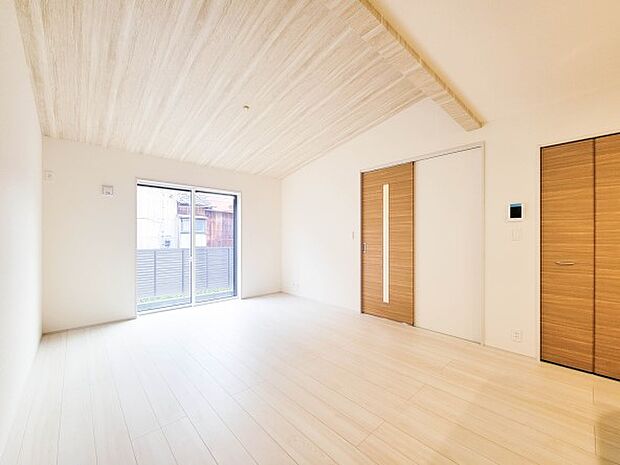 1号棟【LDK16帖】整然とした空間演出、快適な理想の暮らしの実現は家のみの拘りではなく、そこで暮らす方々にとって素敵な環境であることも挙げられると思います。四季折々の変化が奏でる鼓動を楽し…