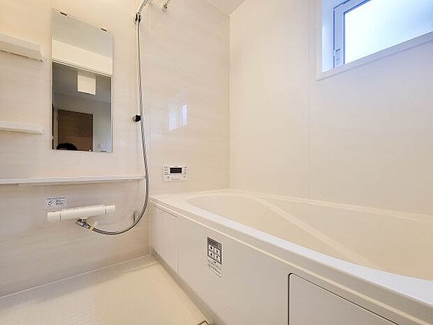 1号棟【浴室】一日の疲れを癒してくれるお風呂空間。使いやすさと上質な質感を両立して、単なる習慣から特別な時間に変わるはず。