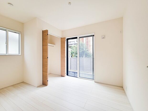 各部屋を最大限に広く使って頂ける様、全居住スペースに収納付。プライベートルームはゆったりと快適に。