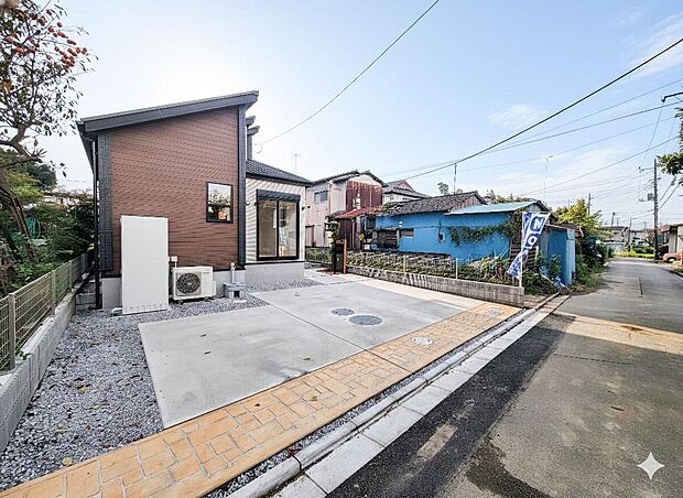 1号棟【駐車場】3台毎日の生活にマイカーが必須という方は、購入を検討する際、駐車場があることは大事な条件です。