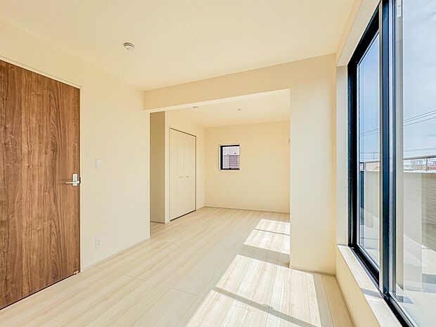 【洋室10.39帖】充実した生活は伸びやかな居室空間から始まります。快適に・伸びやかに。心の潤いを求める方々へ。