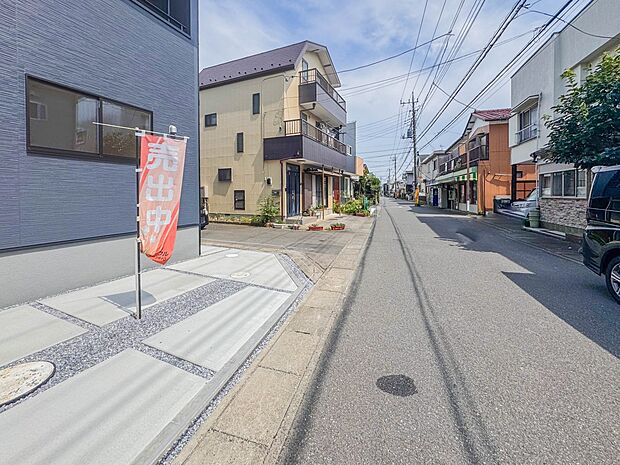 【前面道路6m】車の通行が少ないので、静かな住環境を維持することができます。