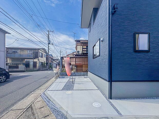 【駐車場】毎日の生活にマイカーが必須という方は、購入を検討する際、駐車場があることは大事な条件です。毎日の通勤や家族の送迎、買い物やお出かけなどクルマのある暮らしを満喫したい方は要チェック。…