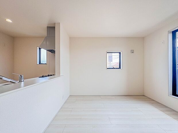 【Dining】ダイニングテーブルを置いても十分な広さが確保されています。