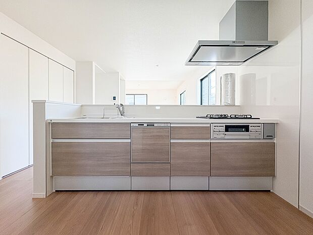 【キッチン】リビングにいるお子様と会話をしながら家事ができるカウンターキッチン