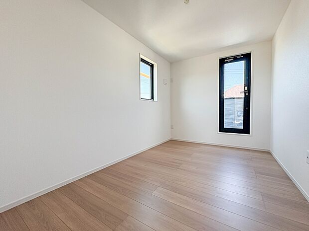 【寝室】充実した生活は伸びやかな居室空間から始まります。快適に・伸びやかに。心の潤いを求める方々へ。