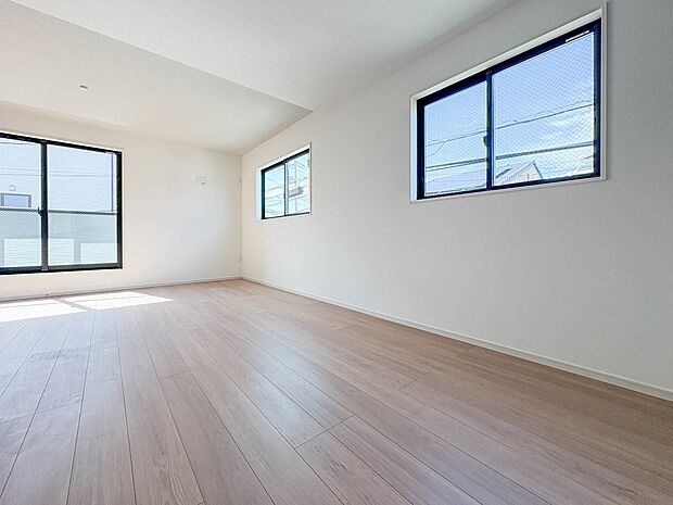 【LDK-19.7帖-】爽やかな日差しが差し込む明るいリビングです。