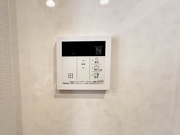 【オートバス】パネルからワンタッチで自動的にお湯張りができる設備。