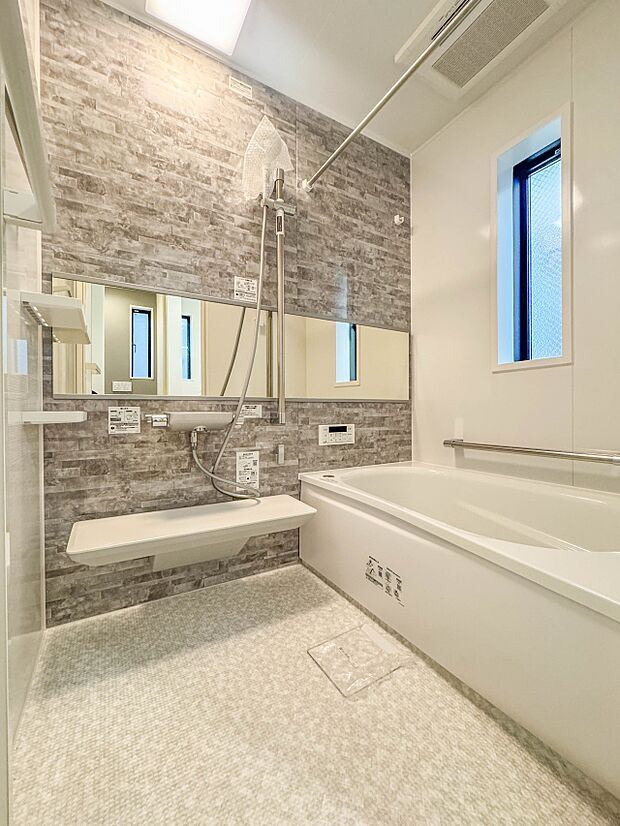 2号棟【浴室】一日の疲れを癒してくれるお風呂空間。使いやすさと上質な質感を両立して、単なる習慣から特別な時間に変わるはず。