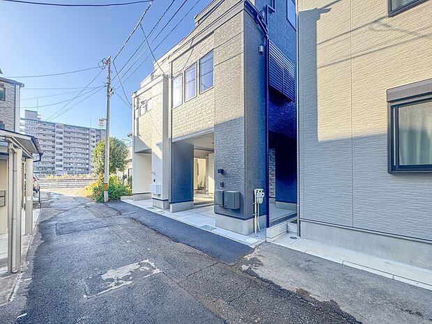 【前面道路4M】車の通行が少ないので、静かな住環境を維持することができます。