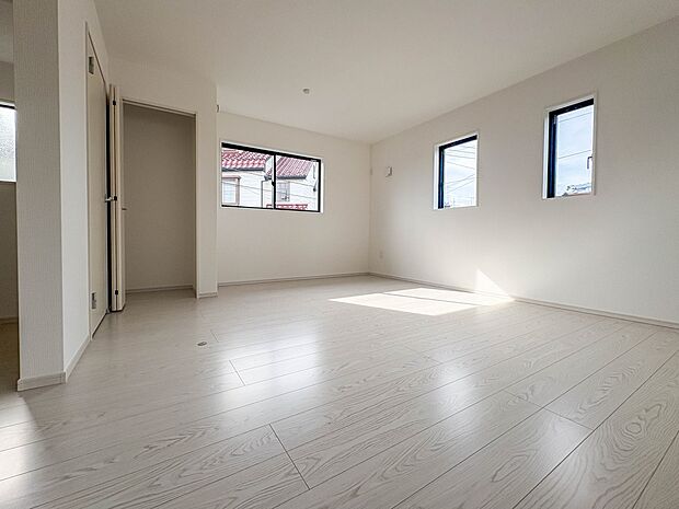 【浴室5.7帖+4.6帖】一日の疲れを癒してくれるお風呂空間。使いやすさと上質な質感を両立して、単なる習慣から特別な時間に変わるはず。