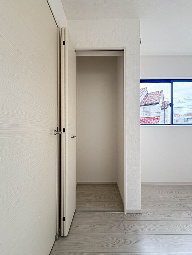 【収納】各部屋を最大限に広く使って頂ける様、全居住スペースに収納付。プライベートルームはゆったりと快適に。