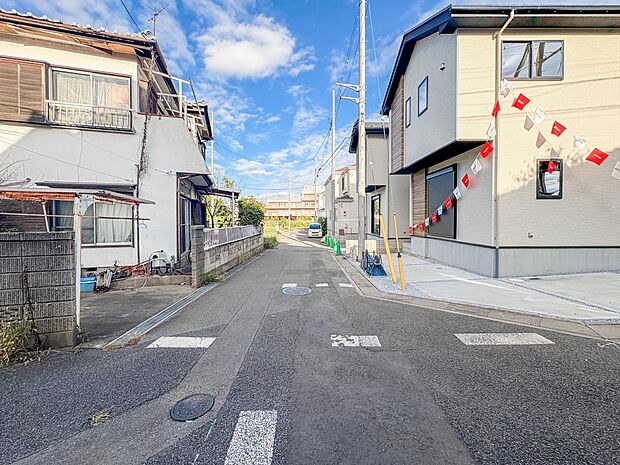 【前面道路4m】車の通行が少ないので、静かな住環境を維持することができます。