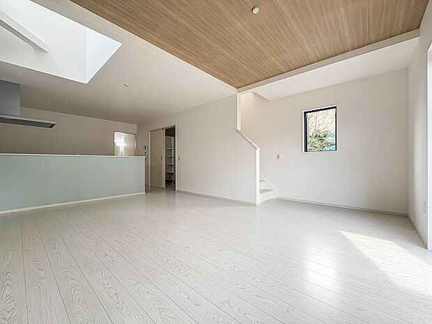 【LDK17.7帖】インテリアショップで見掛けた「あの家具」も置ける、ゆったりとした空間。時に広さが上質な寛ぎの時間になる事も。