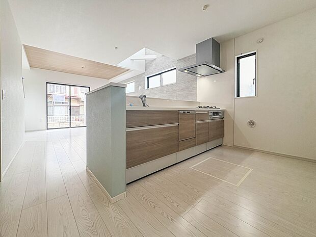 【LDK17.7帖】忙しい朝でも家族揃って食事をしたいゆとりあるダイニングスペース。