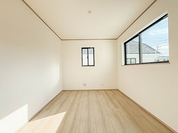 【今どきのこども部屋5.62帖】 昨今のトレンドになりつつあるのが、広過ぎず、快適すぎない子ども部屋。勉強と寝るだけの部屋にすることで閉じこもりがなくなり、リビングで過ごす時間が増えると言…