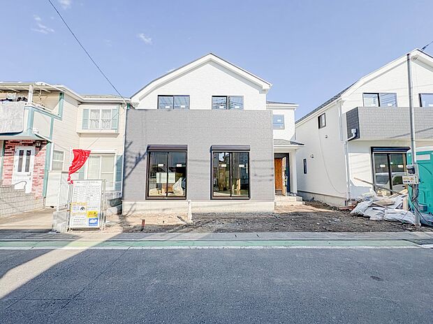 【外観】家族の温かさと陽光の暖かさ、楽しい毎日と明るい未来を予感させる「空間が織り成すひとつ先の住み心地」を演出します。