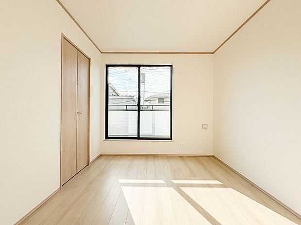 【洋室5.25帖】充実した生活は伸びやかな居室空間から始まります。快適に・伸びやかに。心の潤いを求める方々へ。