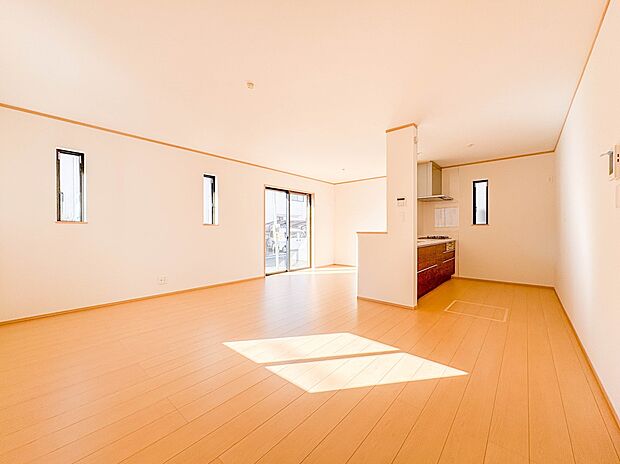 B号棟【LDK18.37帖】うららかな陽射しがどのお部屋にも降り注ぎますように、快適さを追求した間取設計。得難い立地環境での生活を恵みの豊かな永住の地へと変えてくれます。