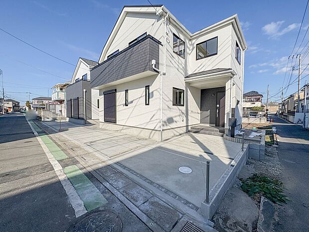 B号棟【前面道路】陽当りや通風性など各所に施された工夫で住みやすさを実現。部屋の大きさや周辺環境・街並など、資料には掲載していない情報が現地にはたくさんございます。是非ご確認下さい。