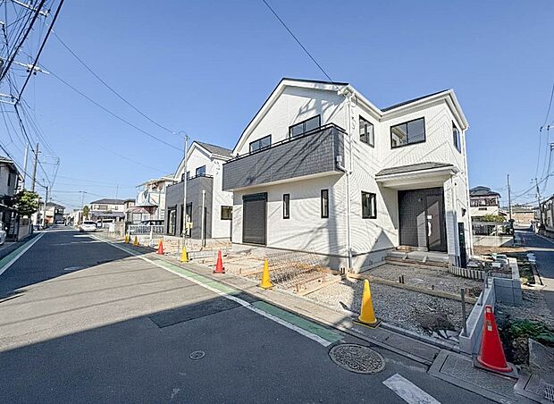 B号棟【前面道路】陽当りや通風性など各所に施された工夫で住みやすさを実現。部屋の大きさや周辺環境・街並など、資料には掲載していない情報が現地にはたくさんございます。是非ご確認下さい。