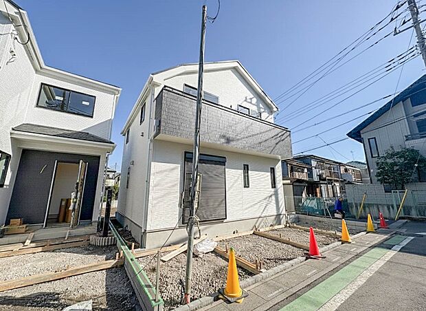 B号棟【外観】こちらの物件が少しでも気になるようでしたら、お気軽にお問合せください。人生でいちばん大きなお買い物ですので、ゆっくりご見学ください。ネット上の画像と実際の見学では、リアル感がま…