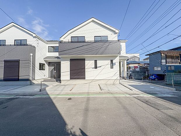 B号棟【駐車場】カースペース2台可／駐輪スペース。広々カースペースです。自転車、バイクなども置き場に困りません。