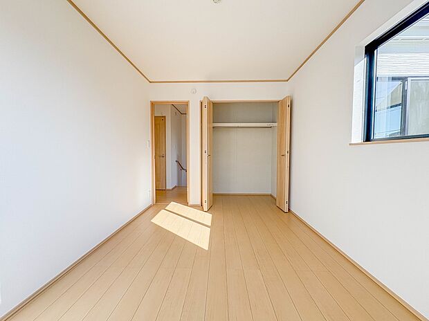 B号棟【Room-洋室6帖】 シンプルにデザインされた室内。家具やレイアウトでお好みの空間に。