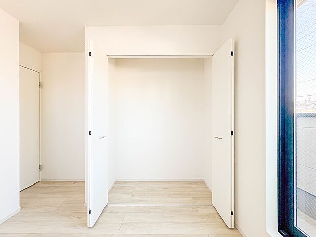 1号棟【収納】各部屋を最大限に広く使って頂ける様、全居住スペースに収納付。プライベートルームはゆったりと快適に。