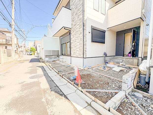 1号棟【駐車場】カースペース2台可/駐輪スペース。広々カースペースです。自転車、バイクなども置き場に困りません。