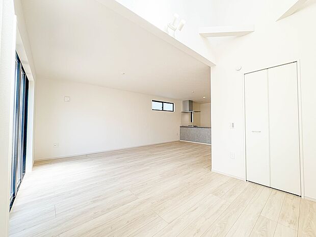 1号棟【LDK18.8+3.6帖】忙しい朝でも家族揃って食事をしたいゆとりあるダイニングスペース。