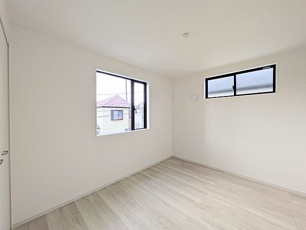 昨今のトレンドになりつつあるのが、広過ぎず、快適すぎない子ども部屋。勉強と寝るだけの部屋にすることで閉じこもりがなくなり、リビングで過ごす時間が増えると言われています。