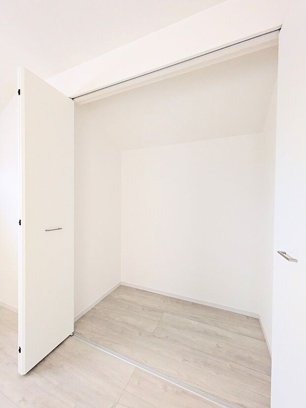 【収納】各部屋を最大限に広く使って頂ける様、全居住スペースに収納付。プライベートルームはゆったりと快適に。