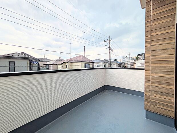 【バルコニー】 バルコニーから差し込む陽光・通風は、住環境・快適性と共に有り続ける貴重な「財産」です。