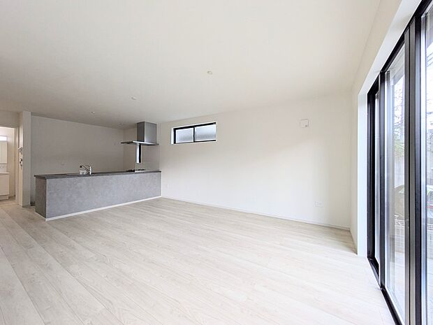 【ダイニング】愛を感じる、幸せを想う、心地よさを受けとる家の各スペースや各お部屋のさまざまな設備。人として日々の暮らしを先へすすめる設備・仕様を採用しています。