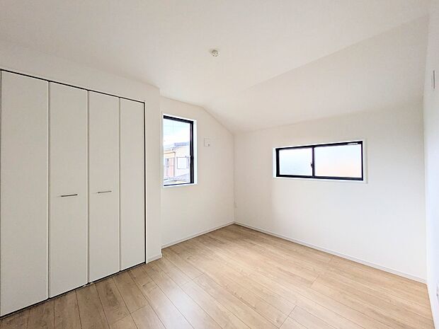 自然光の明るい空間でお子様と遊べます