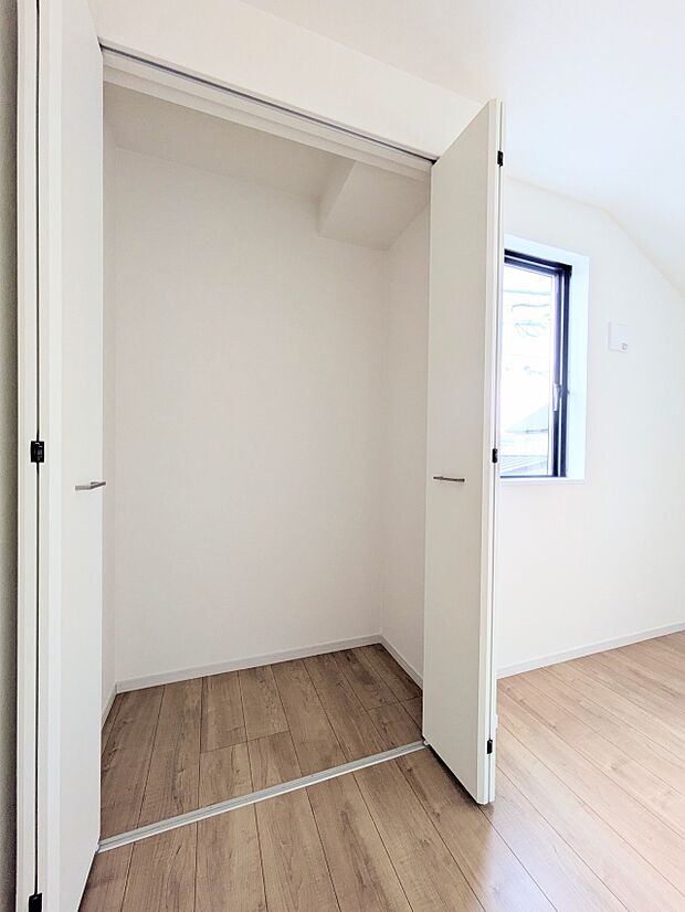 限られたスペースを有効に活用できる壁面クローゼット。