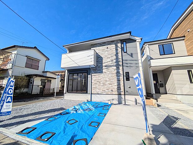 カースペース2台可/駐輪スペース。広々カースペースです。自転車、バイクなども置き場に困りません。