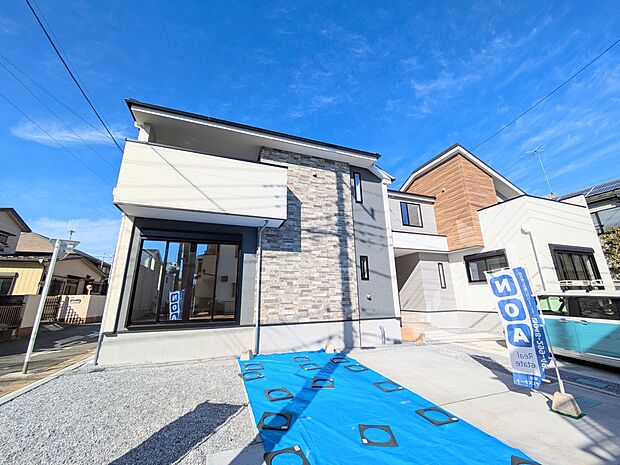 カースペース2台可/駐輪スペース。広々カースペースです。自転車、バイクなども置き場に困りません。