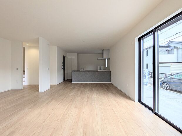 【ダイニングキッチン】料理をしながら、後片付けをしながら二人で会話を楽しみたい空間。