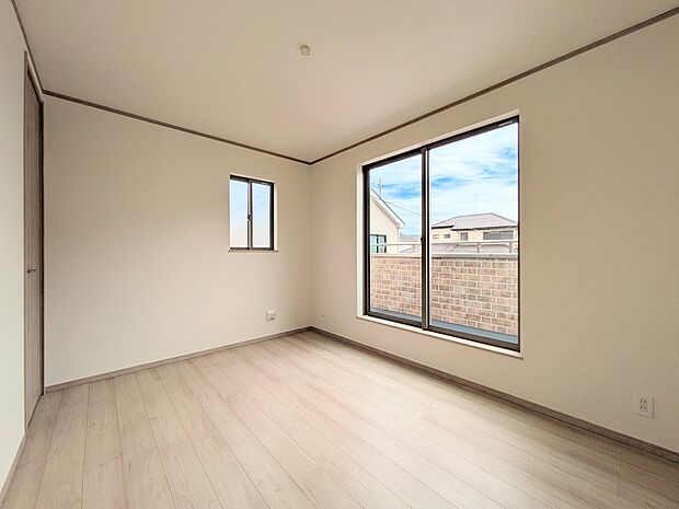 【寝室】充実した生活は伸びやかな居室空間から始まります。快適に・伸びやかに。心の潤いを求める方々へ。