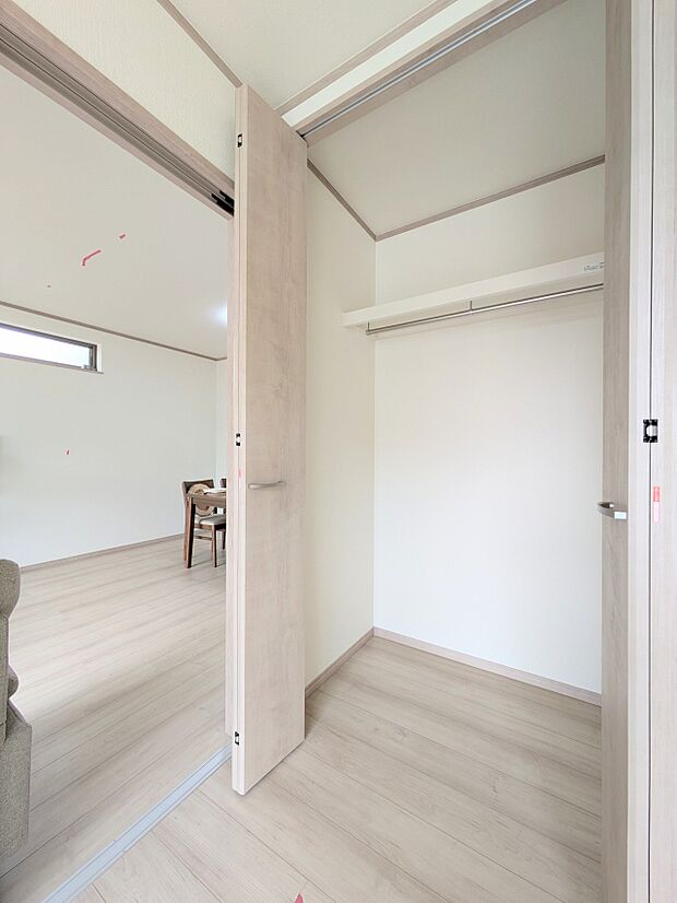 限られたスペースを有効に活用できる壁面クローゼット。