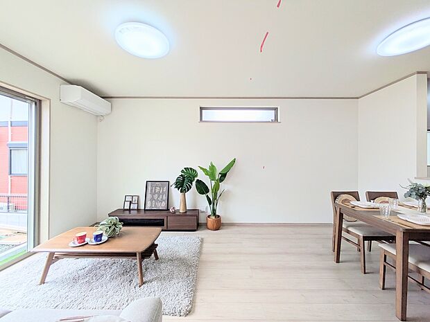 【ダイニングキッチン】会話でホッとコミュニケーションできるリビング。料理でホッとハピネスになるキッチンなど。人をホッとさせる最新設備・仕様を採用しています。