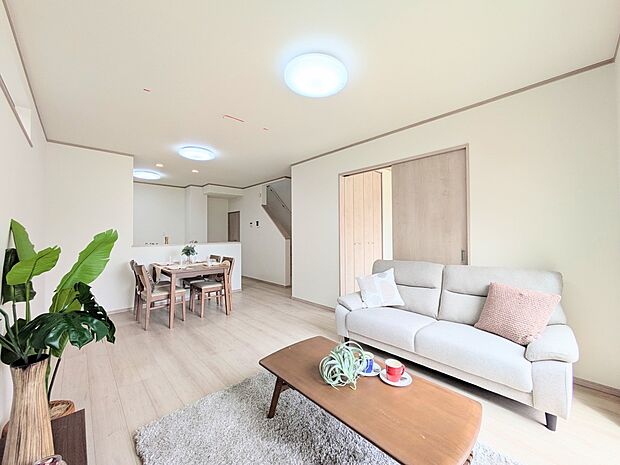 【ダイニング】愛を感じる、幸せを想う、心地よさを受けとる家の各スペースや各お部屋のさまざまな設備。人として日々の暮らしを先へすすめる設備・仕様を採用しています。